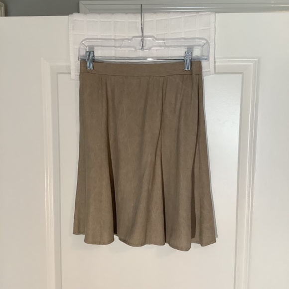 Miss Scarlett  Junior’s 2Piece Skirt Suit Tan Size 9/10 - Picture 4 of 8